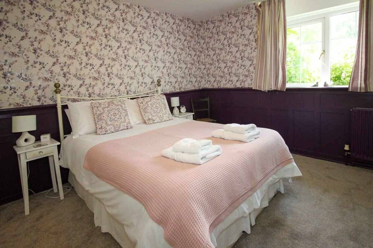Eight-Bedroom Guest House Property for Sale in Tiverton, Devon with Development Potential Photo 9