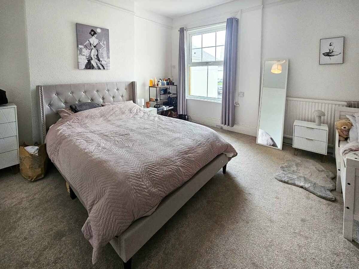 Large 8-Bedroom HMO or Supported Living Home in Torquay Devon with Spacious Garden and Reception Roo Photo 9