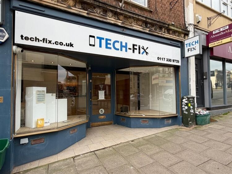 A well presented ground floor shop of approximately 500 ft² benefiting from a full width retail frontage and an internal security shutter. the un Photo 9
