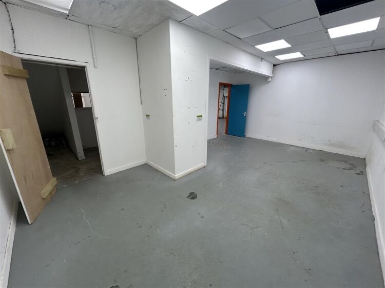 Ground Floor Industrial Unit in Bedminster, Bristol with Open Plan Workspace and Storage Photo 9