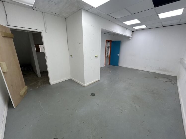 Ground floor industrial unit/workshop of approximately 1,256 sq ft arranged as open plan workspace with adjoining storage and workshop space. the unit Photo 9