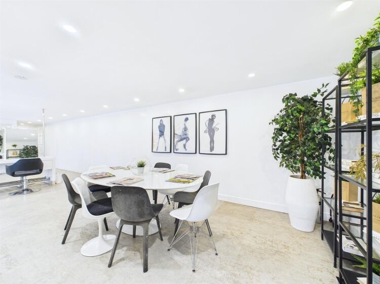 A spacious commercial unit situated in an enviable location on bristol's harbourside within easy reach of bristol city centre. Photo 9