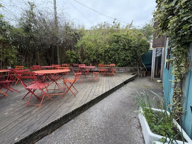 A well presented and inviting café/restaurant extending to approximately 1,000 ft², arranged to provide a comfortable and functional layout. Photo 9