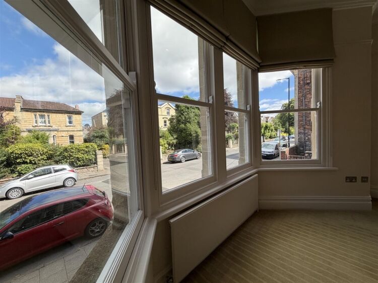Bright 270 sq ft office space in Bristol with natural light and shared kitchen access Photo 9