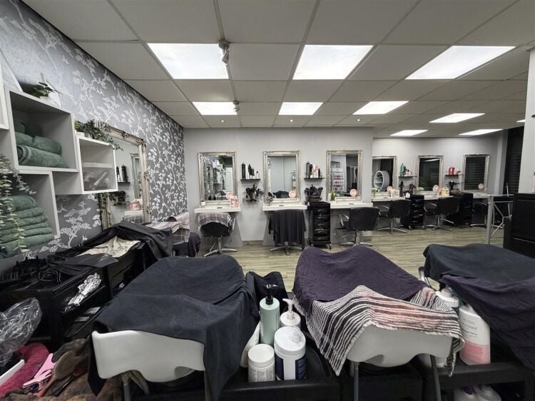 Fully fitted hair salon for sale in Bristol on Two Mile Hill Road, 600 sq ft with parking. Photo 9