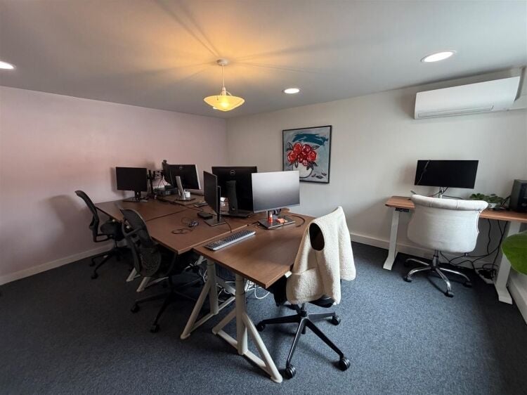 Grade II Listed Office Space in Bristol with Shared Facilities for Up to Six People Photo 9