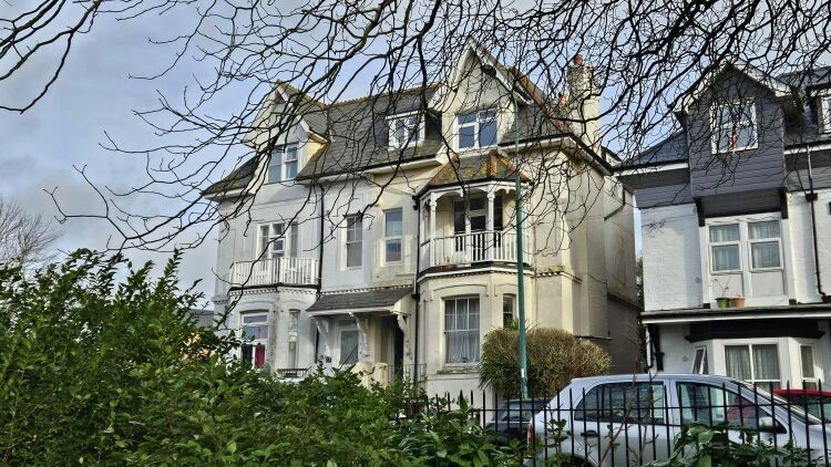 Prominent HMO in Bournemouth with 8 letting rooms and garden near key amenities Photo 9