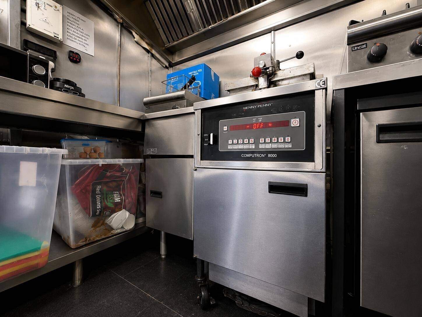 Fully Fitted Takeaway and Restaurant Available in Isleworth London Photo 9