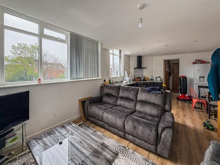 Mixed-Use Retail and Residential Property for Sale in Bournemouth Dorset Photo 9