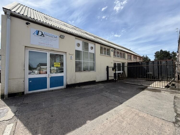 Double Fronted Industrial Unit for Sale in Bristol with Yard and Parking Facilities Photo 9