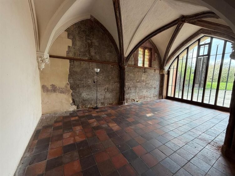 Grade II Listed Property for Sale in Bristol City Centre, Ideal for Café or Similar Business Photo 9