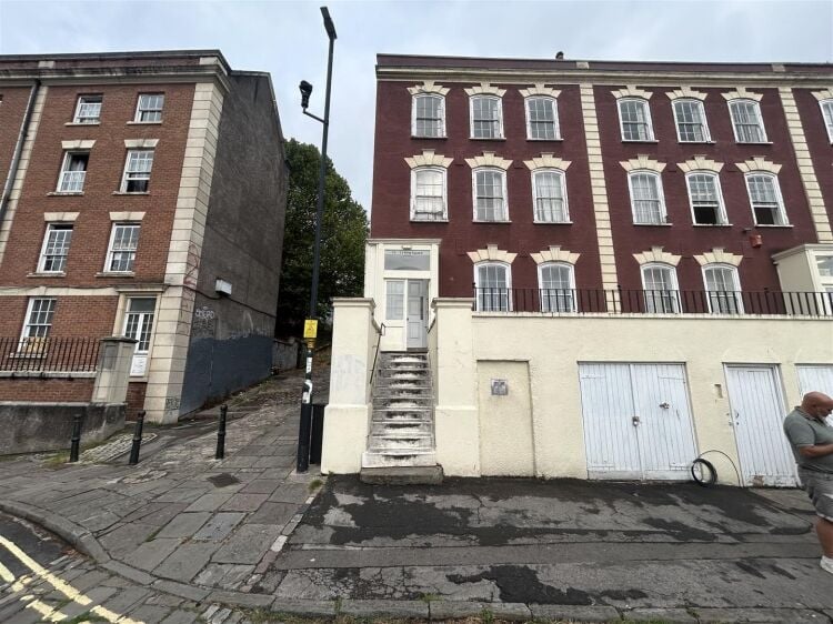 Grade II Listed Second Floor Office for Sale in Central Bristol Near City Centre Photo 9