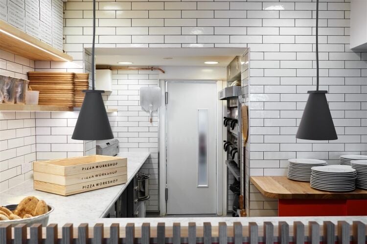 A rare opportunity to purchase a restaurant lease located in a prime trading position on north street. the restaurant is very well presented, measurin Photo 9