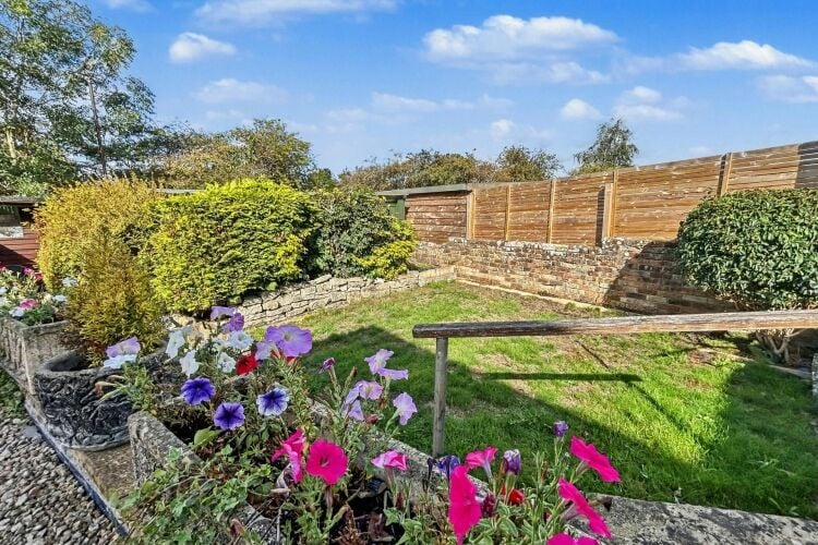 Former Guest House for Sale in Poole Dorset with 7 Bedrooms and Off-Road Parking Photo 9