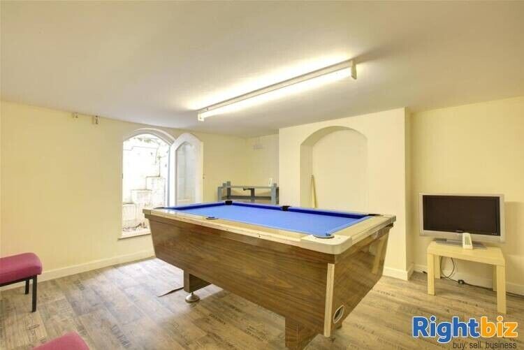 Stunning Coastal Holiday Homes with Potential for Guest House Conversion in Gosport, Hampshire Photo 9