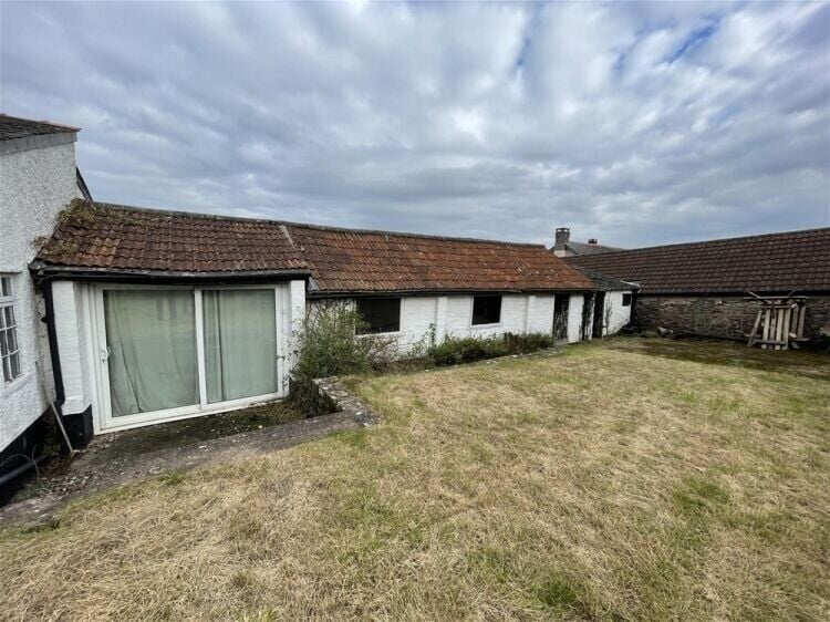 17th Century Freehold Public House in Idyllic Devon/Somerset Border Village For Sale Photo 9