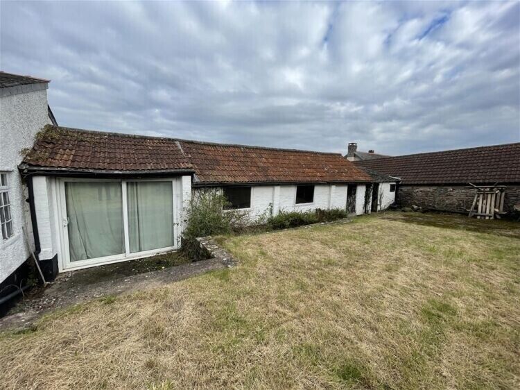 17th Century Freehold Public House in Idyllic Devon/Somerset Border Village For Sale Photo 9