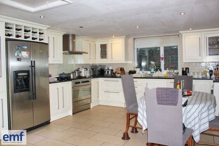 Spacious Freehold Property with Fish & Chip Shop, Flat, and Let Unit in Beccles, Suffolk Photo 9