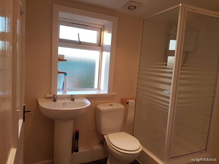 Brierfield Investment Gem - Fully Let Takeaway, Cafe, and 2-Bedroom Flat Photo 9
