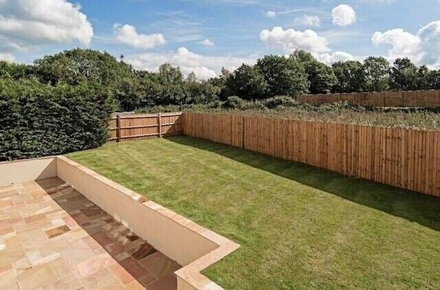 Three Detached Houses with Reliable Rental Income in Lingfield Surrey for Sale Photo 9