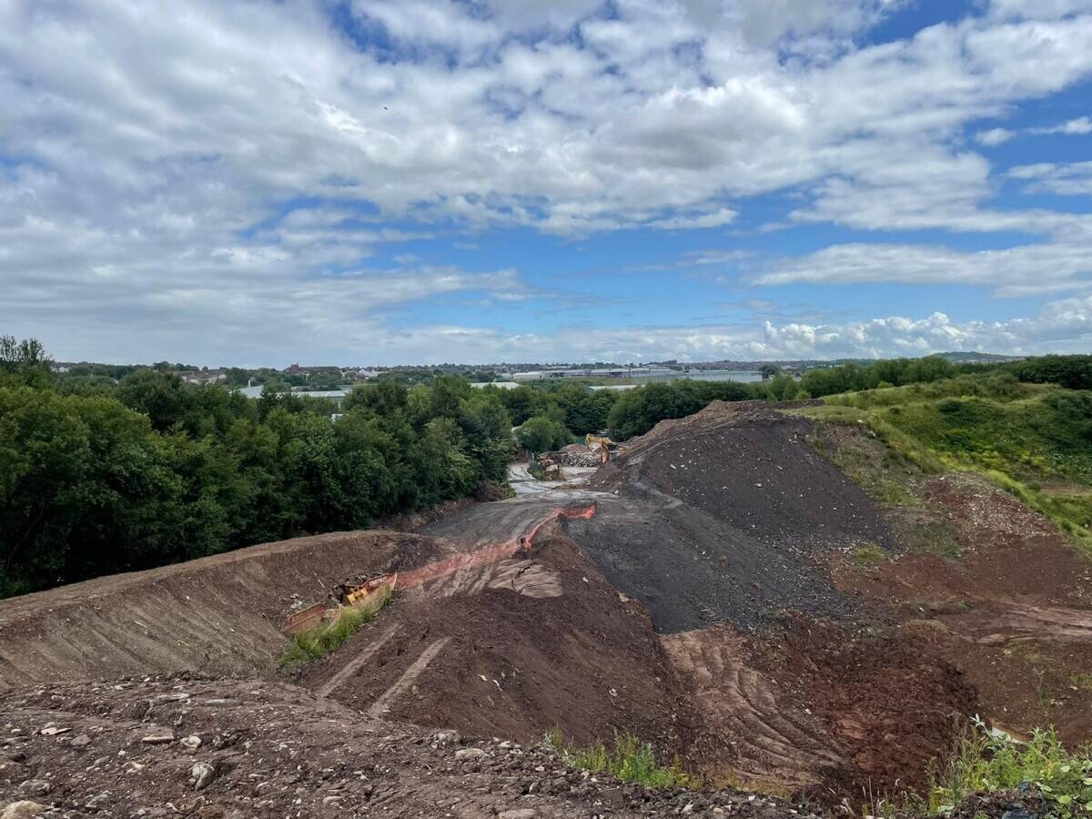 Vast Land with Quarry, Office, and Garage Ideal for Haulage, Waste Management, or Housing Developme Photo 9