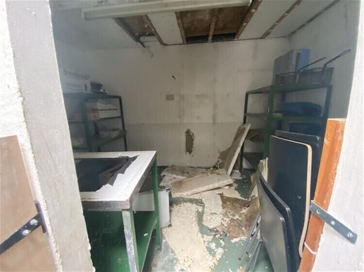 Berkshire Commercial Property with Conversion Potential in Prominent Market Town Photo 9