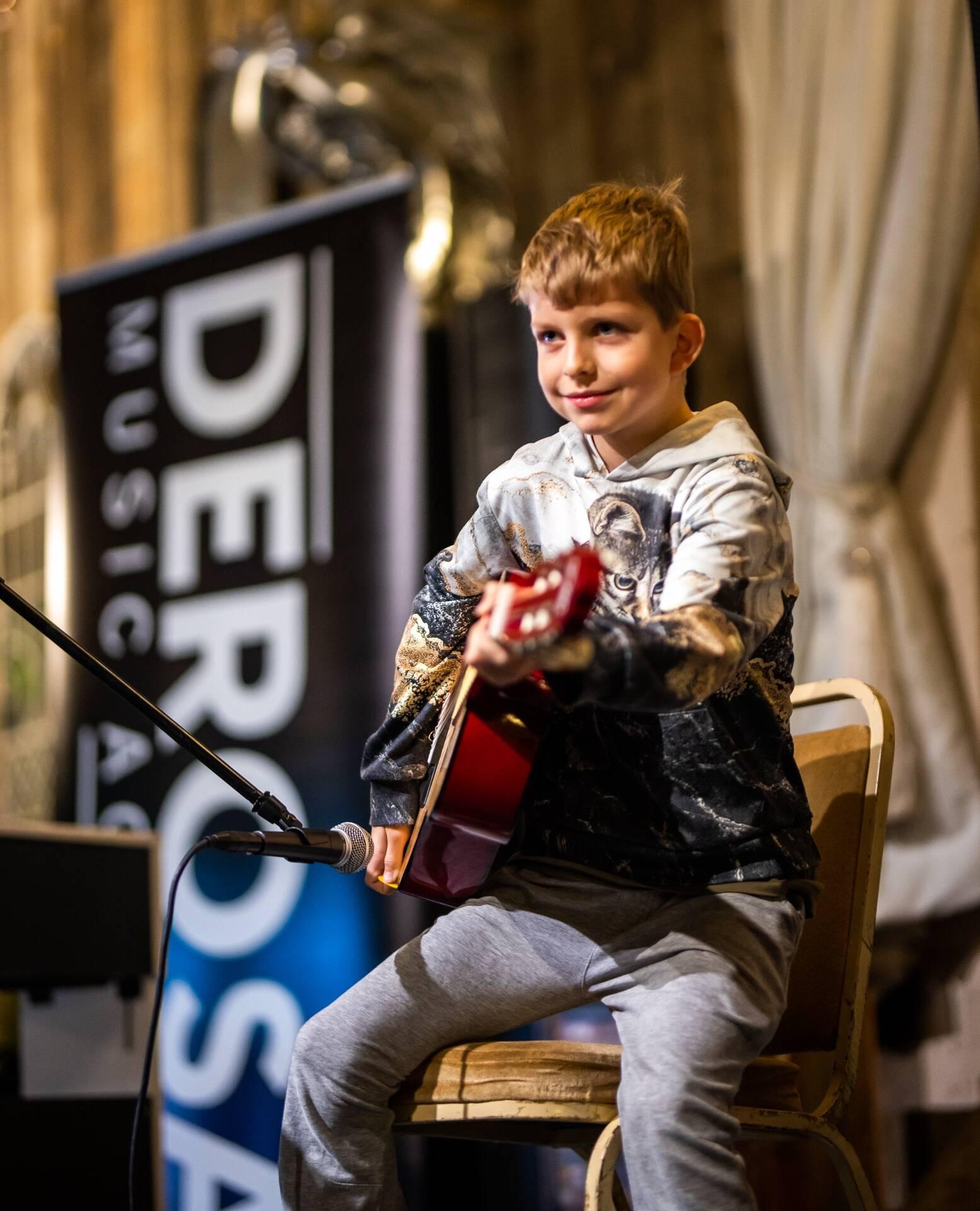 DeRosa Music Academy Logo