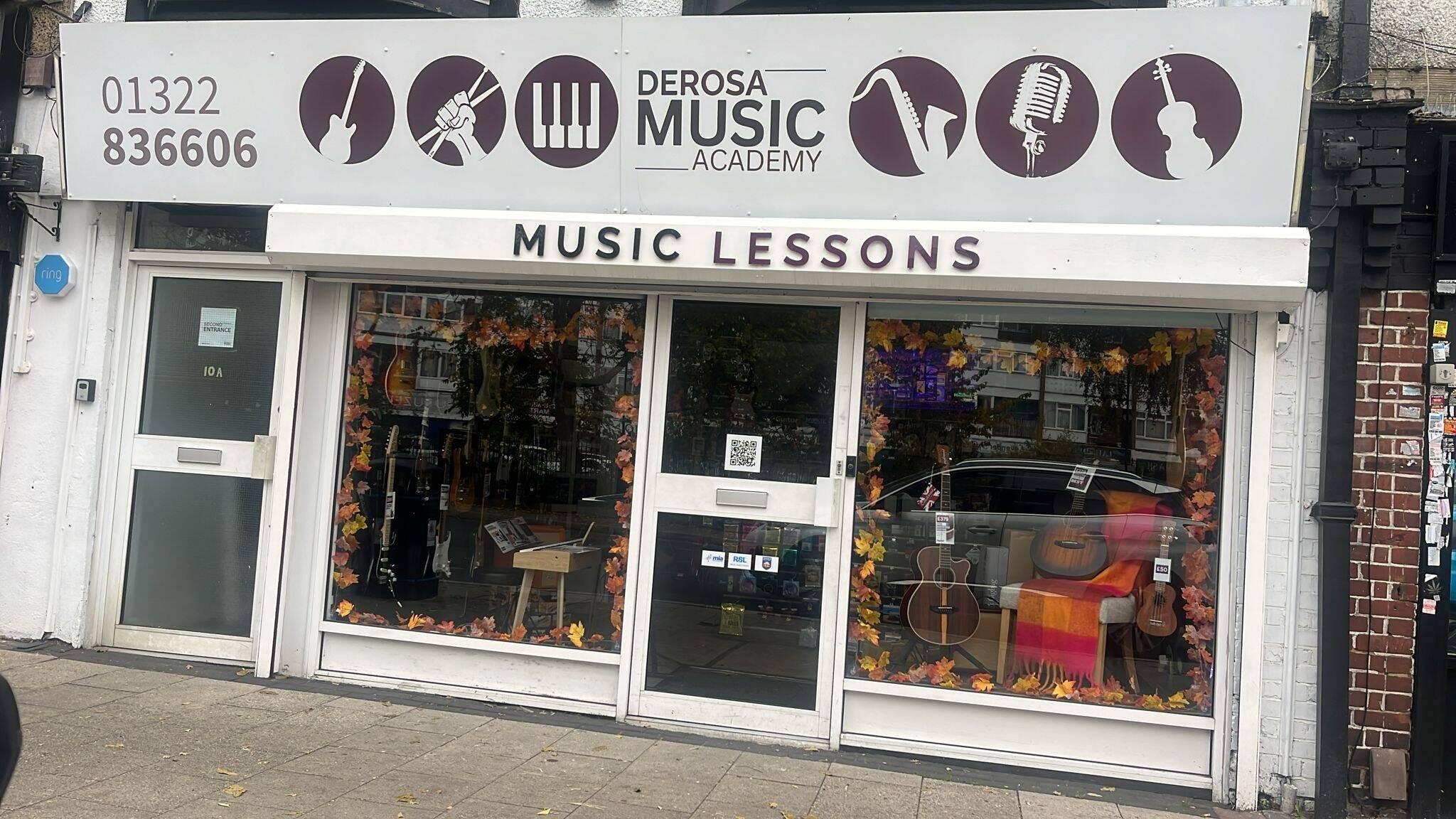 DeRosa Music Academy Logo
