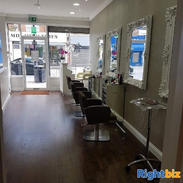 Hair and Beauty salon for sale!  Corner shop with basement! Beauty cabinet!  Leasehold