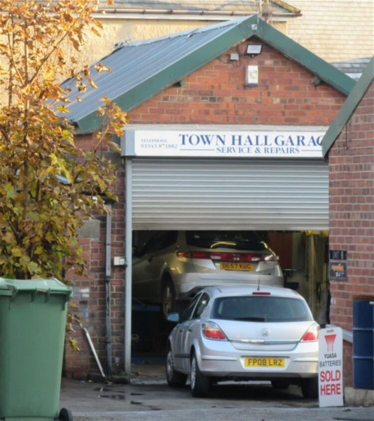 AUTO REPAIRS WORKSHOP in excellent commercial location GUISELEY/WEST YORKS AUTO REPAIRS WORKSHOP in excellent commercial location GUISELEY/WEST YORKS