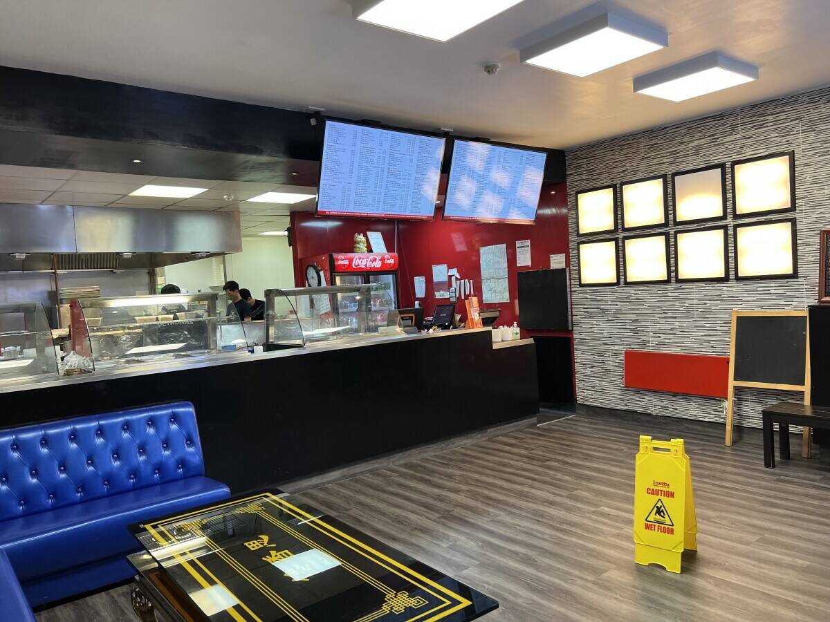 Well decorated and Equipped Takeaway with 400K turnover