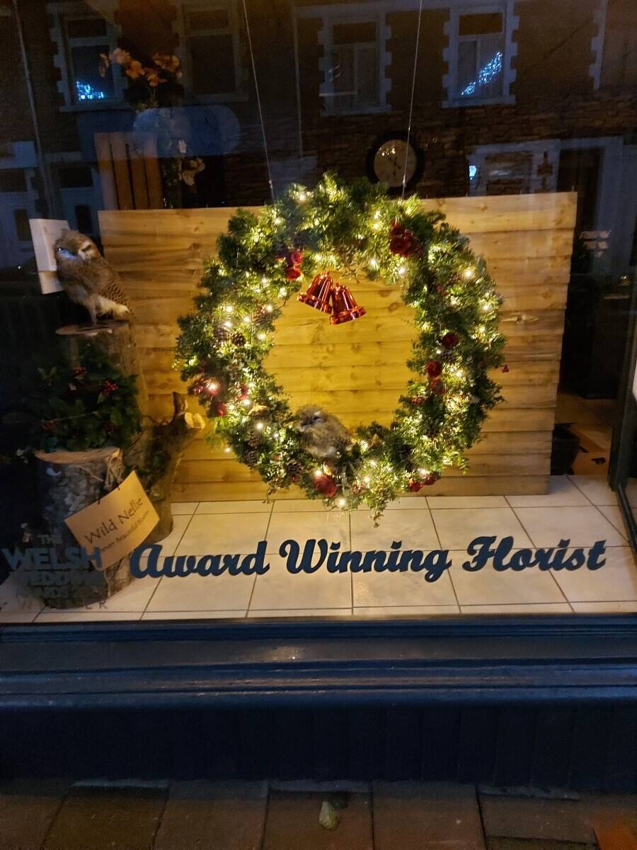 Establish florist in great location in Barry.