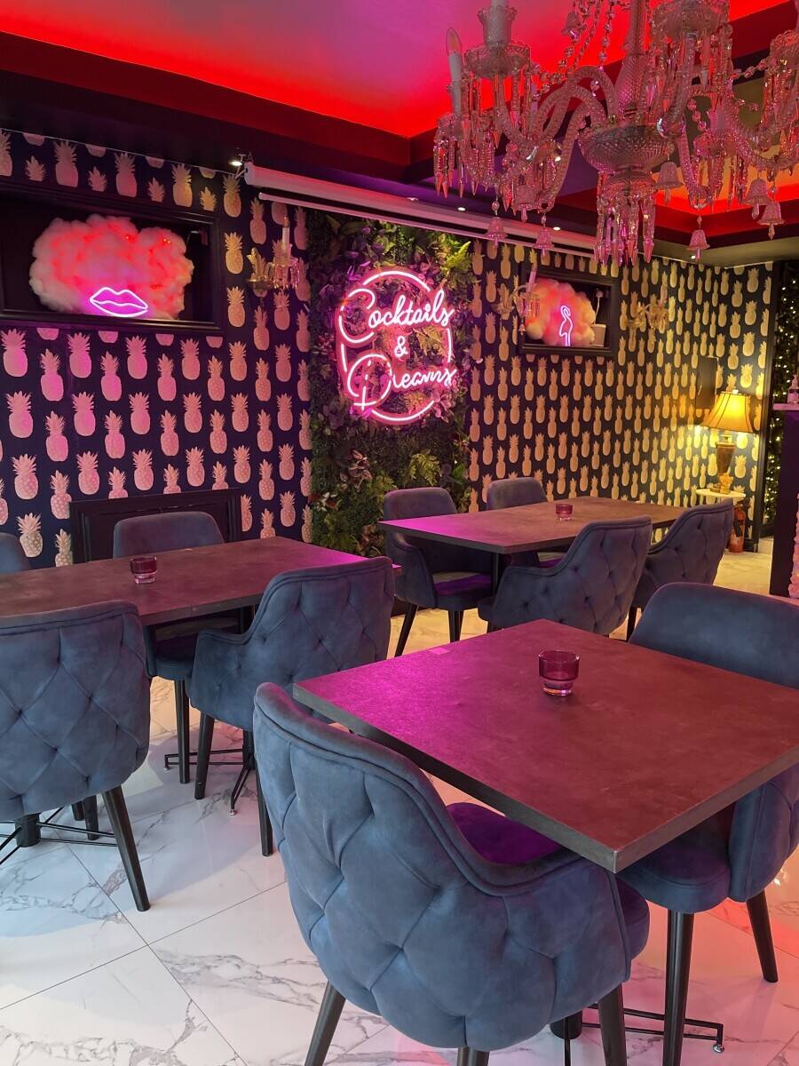 Leasehold Shisha Lounge for Sale in Friern Barnet, London N12