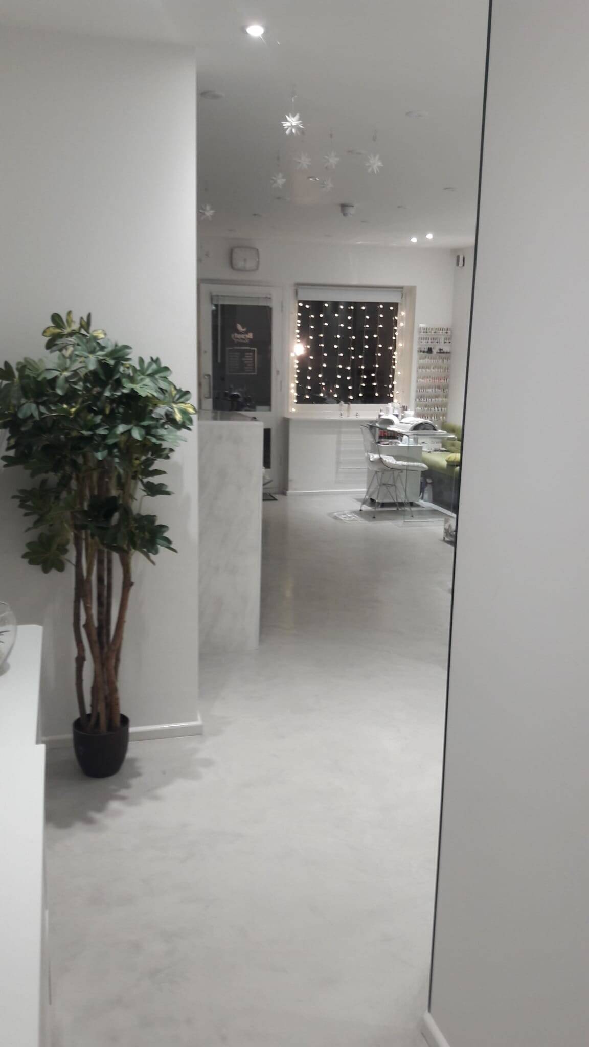 Fully Equipped Nail & Beauty Salon &ndash; Central Eastbourne | 70 m&sup2; Premises &bull; 1 min from Station