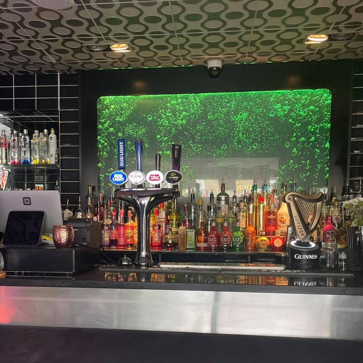 Busy established bar with late licence no brewery tie Photo 2