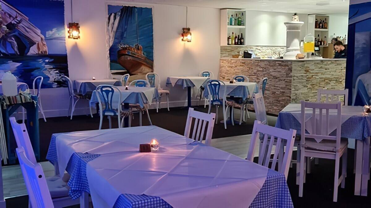 AN AWARD-WINNING RESTAURANT FOR SALE Photo 1