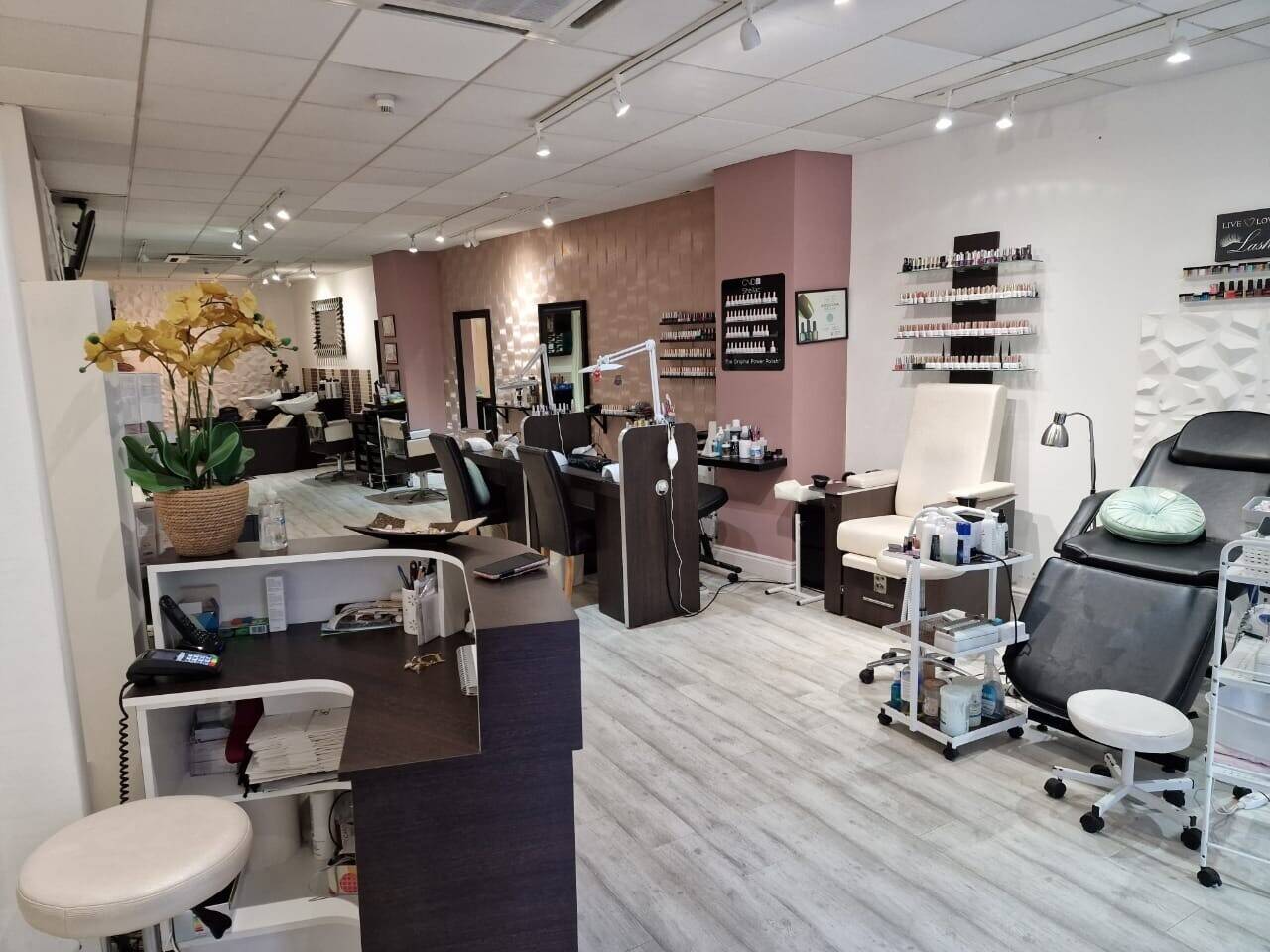 Well Established City Centre Hair & Beauty Salon Photo 1