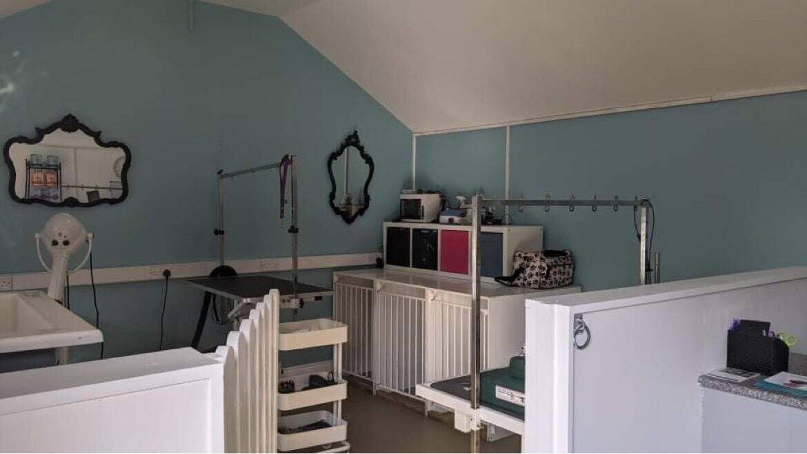 Established Dog Groomers in an Excellent location. Herongate, Brentwood Essex