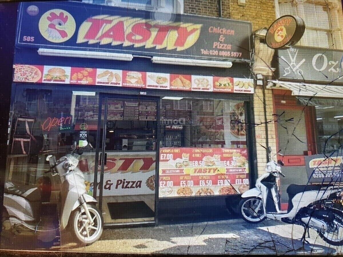 Fried chicken & pizza shop on sale in Enfield/London