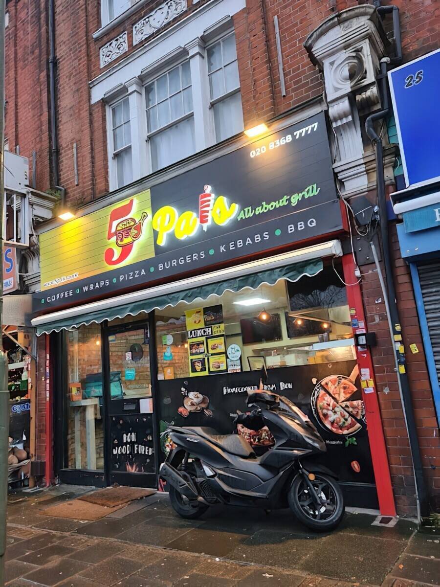 Leasehold Pizza and grilled chicken shop with 3-bed flat Photo 2