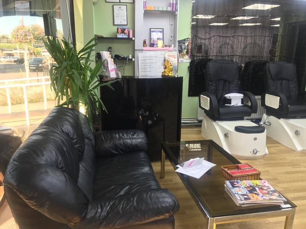 Leasehold hair and beauty salon for sale in Northwood