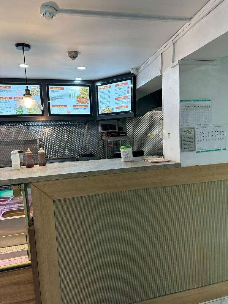 Warwick pizzeria and kebab house for sale. Photo 1