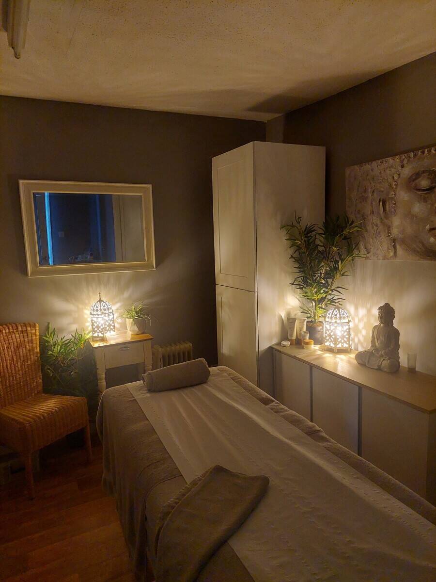 Established Beauty Salon for sale in Ashford, Kent. Open to offer negotiations.