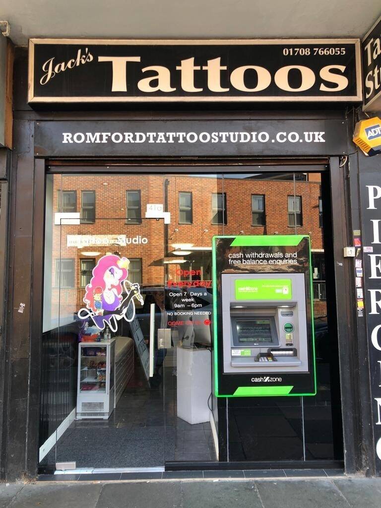 Tattoo & piercing Studio London Photo 1