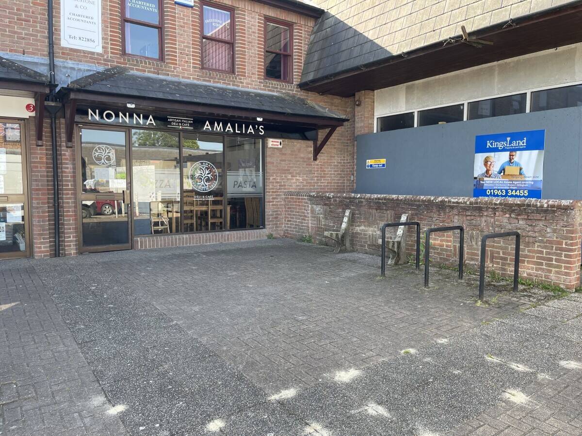 Italian Restaurant/Cafe' for sale in Gillingham Dorset Photo 1