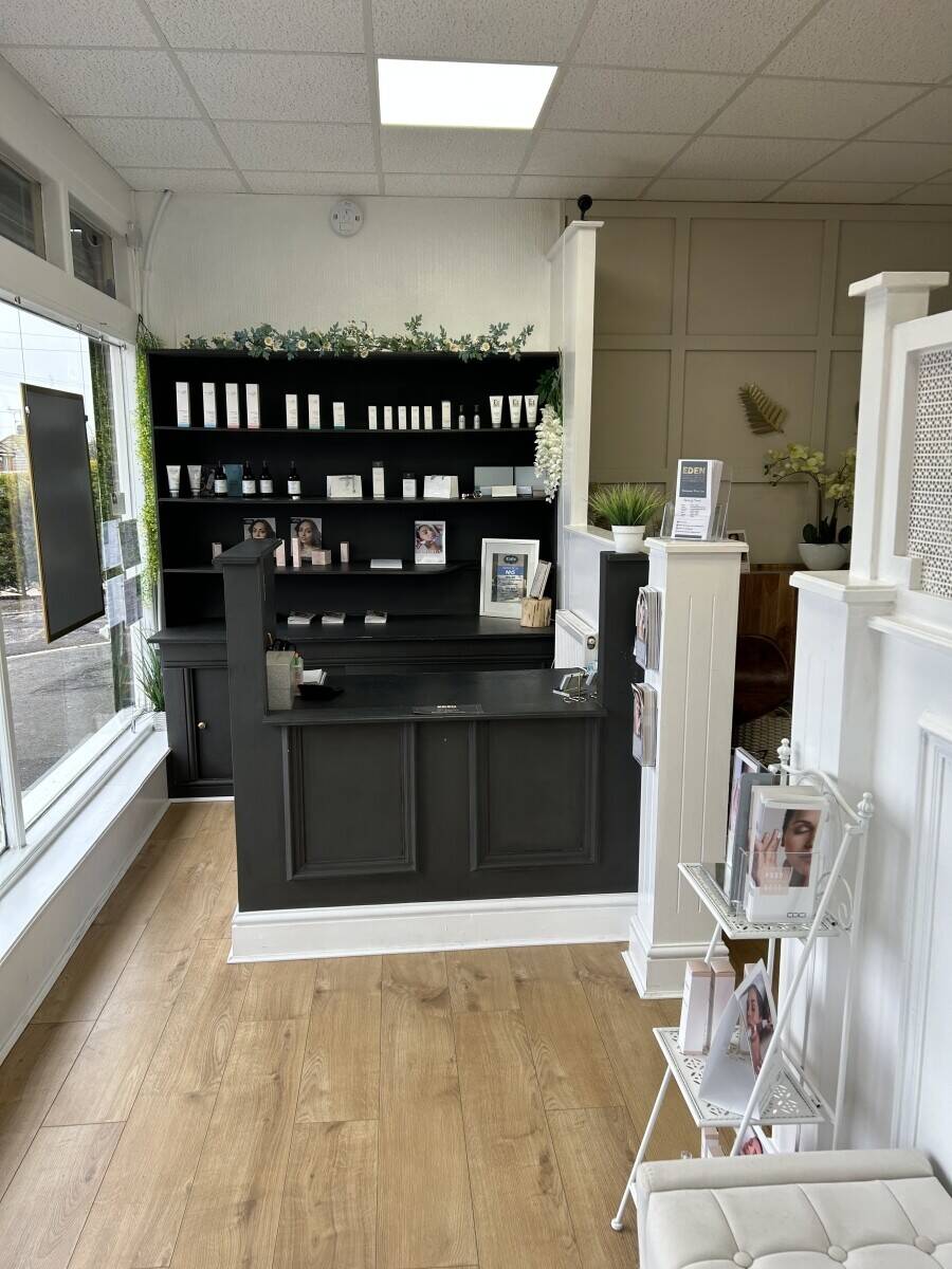 Beautiful fully furnished beauty salon 
