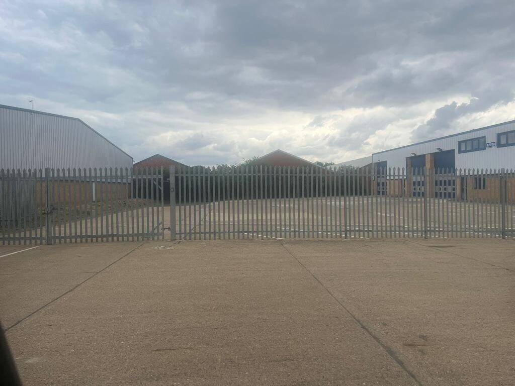 Warehouse/Storage Facility With Yard And Customers In Abingdon, Oxford For Sale Photo 1