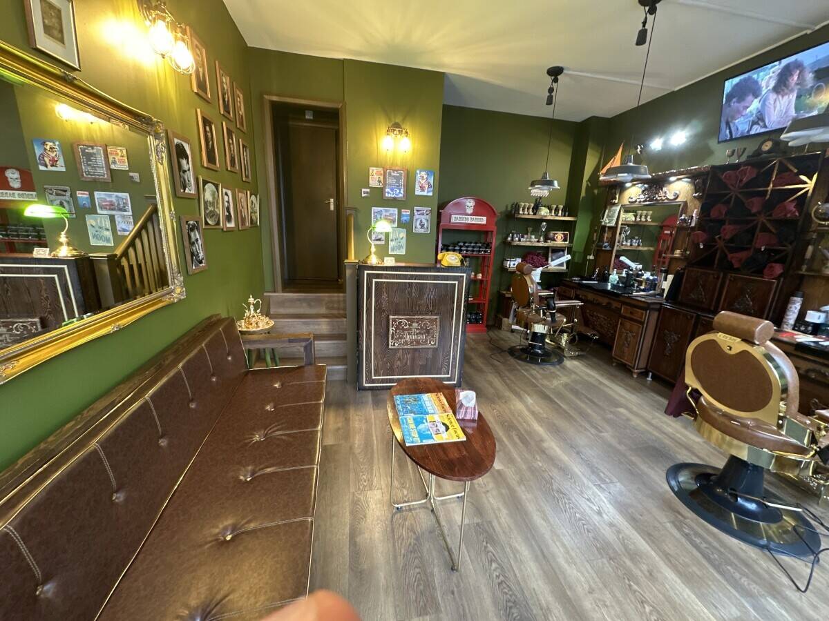 Barber shop for sale fully fitted Photo 1