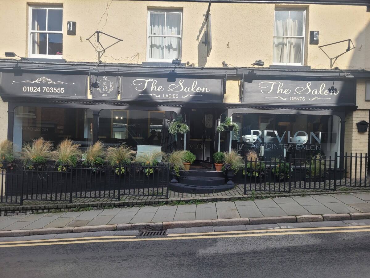 Hairdressers in a perfect spot for sale 