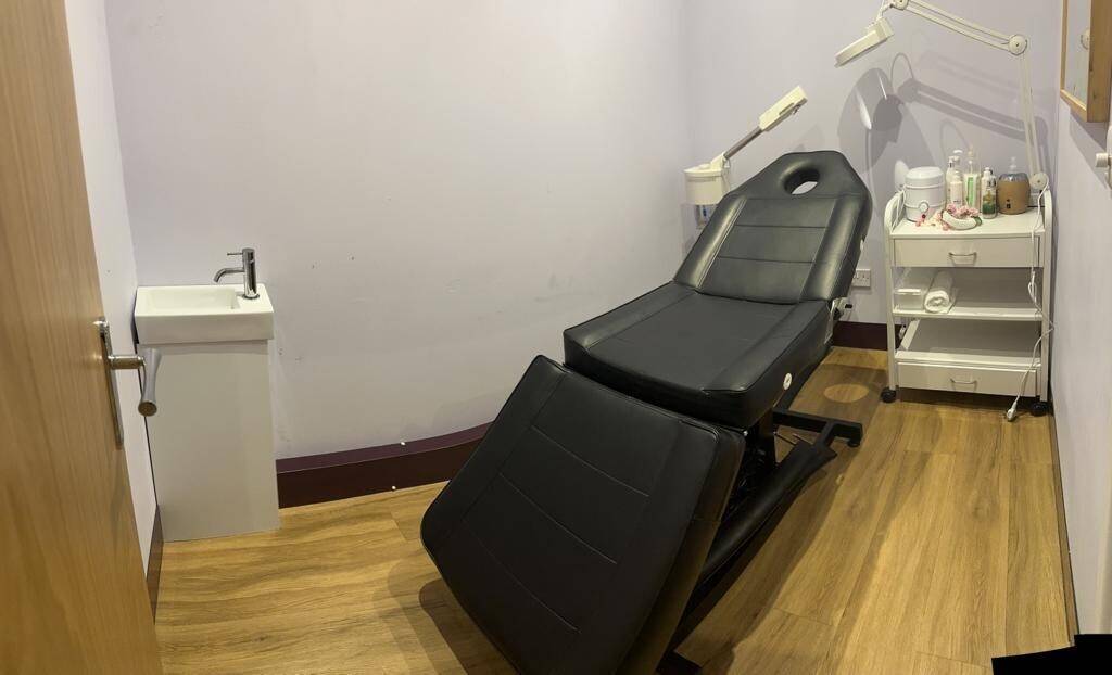 Beauty Therapy Room to Let in Pinner Green HA5 and Camden NW1 (London)